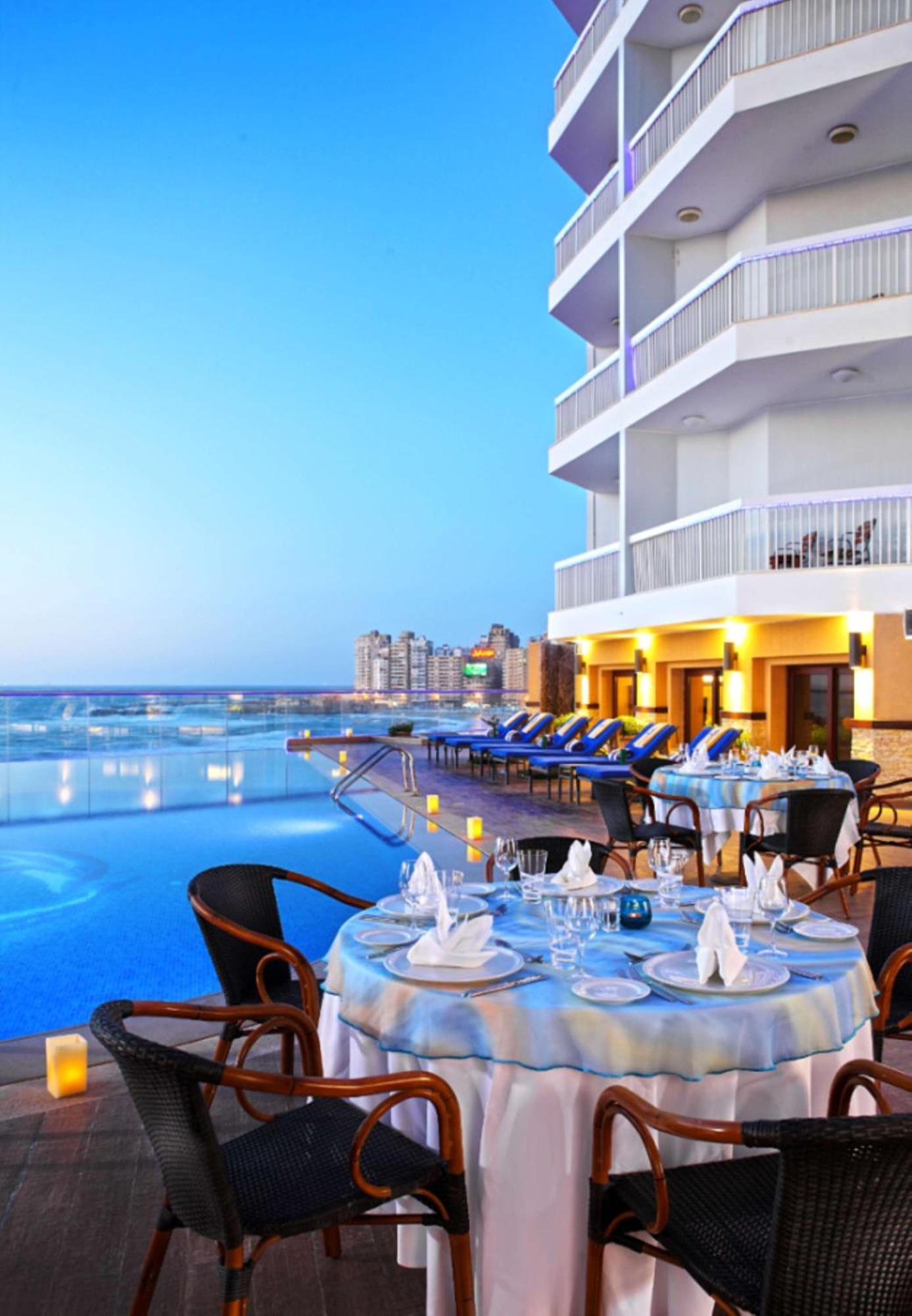 Hilton Alexandria Corniche Hotel Exterior photo The pool at the Hilton Alexandria