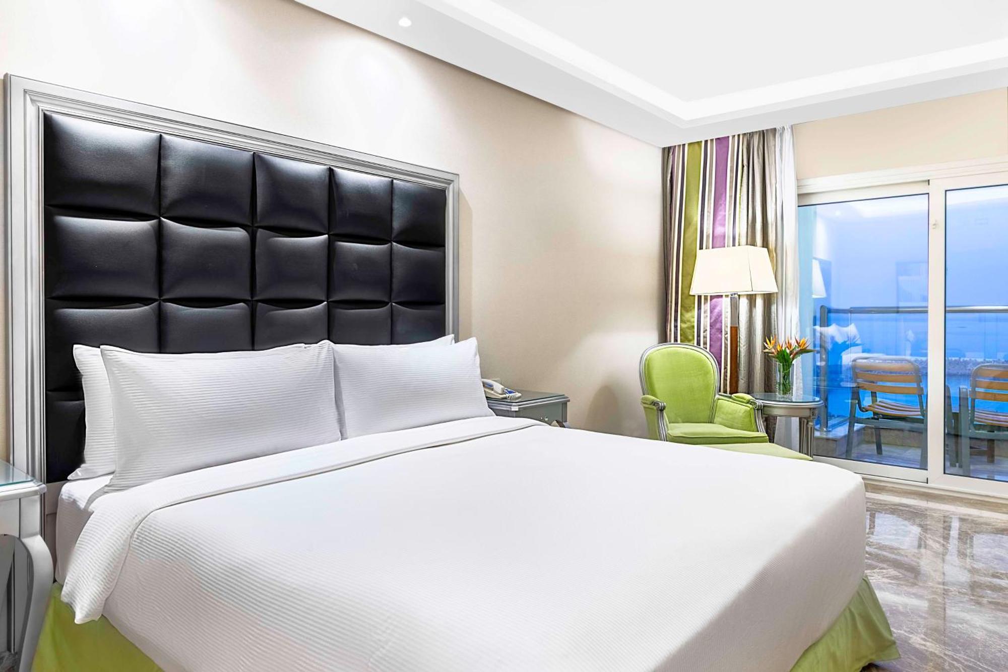 Hilton Alexandria Corniche Hotel Exterior photo Deluxe room