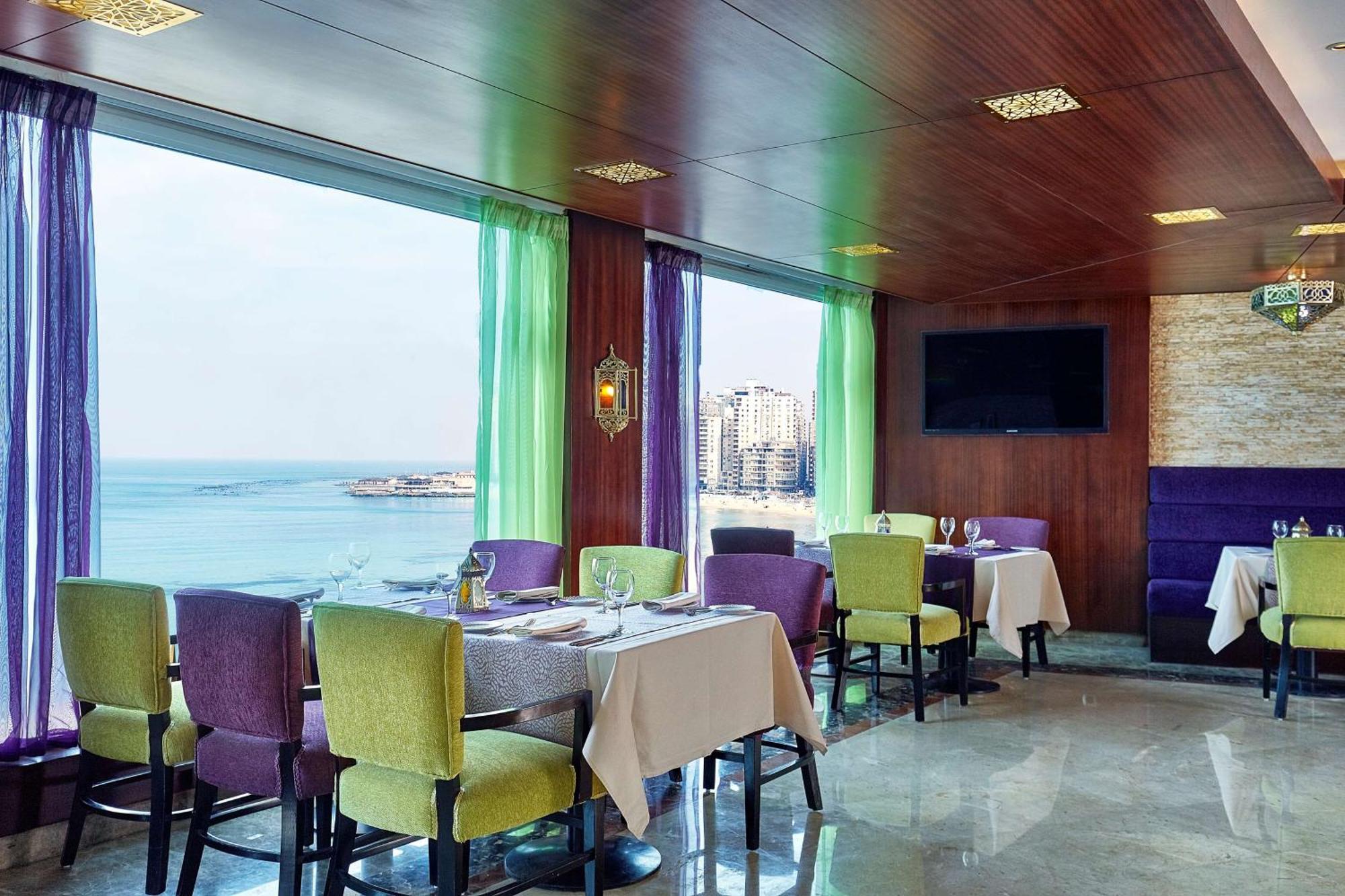Hilton Alexandria Corniche Hotel Exterior photo Restaurant
