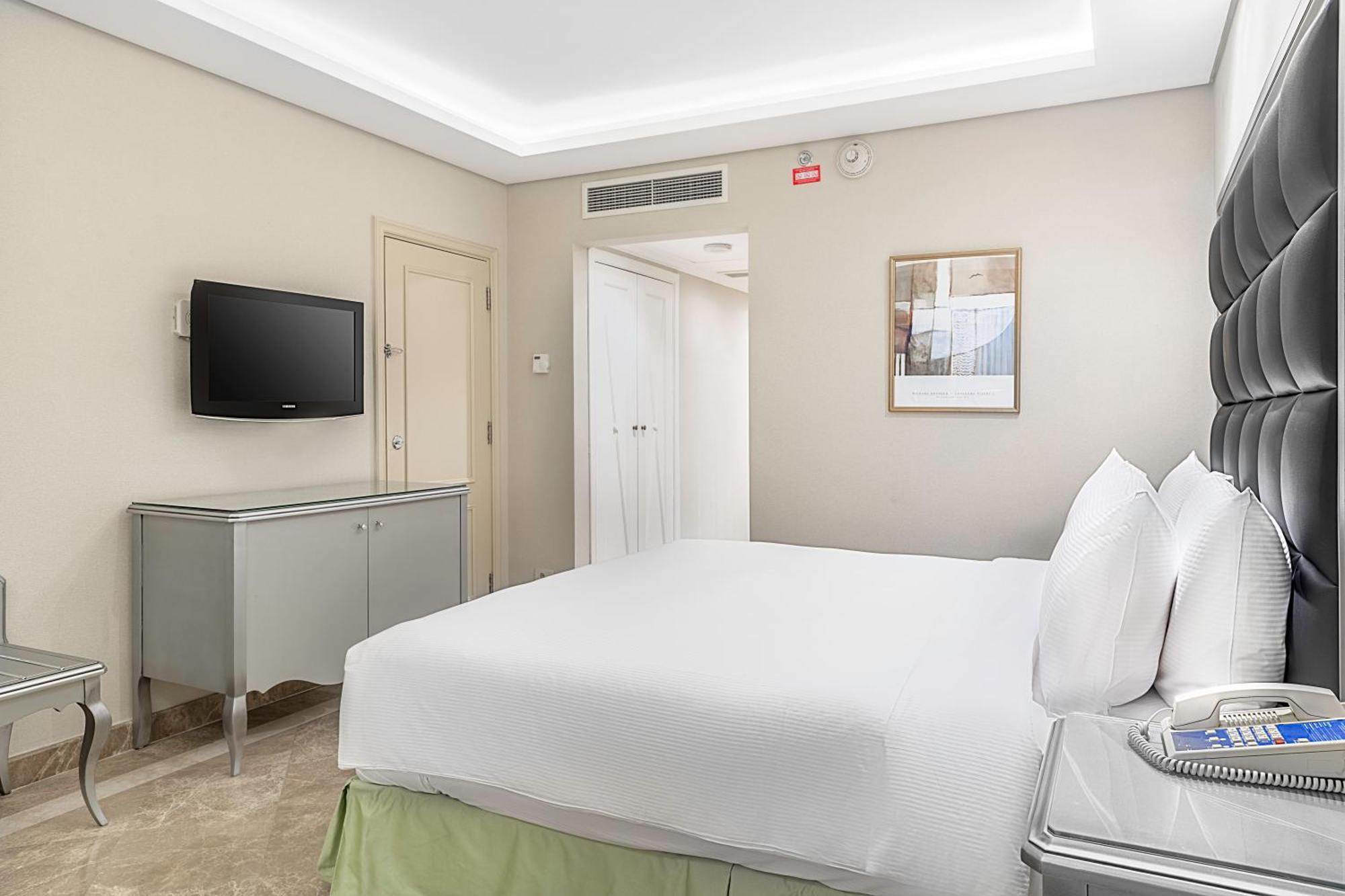 Hilton Alexandria Corniche Hotel Exterior photo A bedroom at the hotel